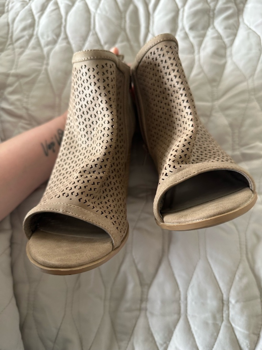 ๐ฅ2/$15 Like New Nude Taupe Tan Laser Cut Perforated Peep Toe Ankle Booties Chic - Picture 6 of 7
